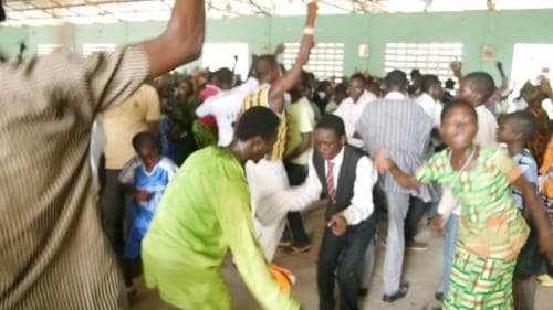 29Praising-God-after-healing-and-deliverance-4