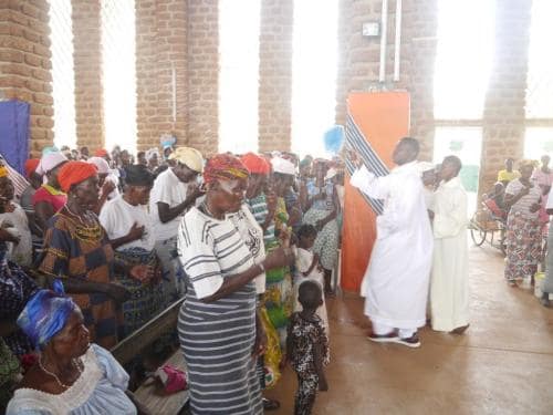 Mass - Sprinkling holy water