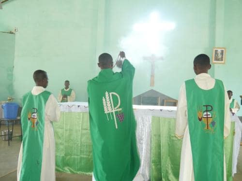 2Incensing-the-altar-4