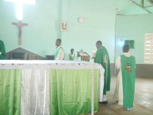 2Incensing-the-altar-5